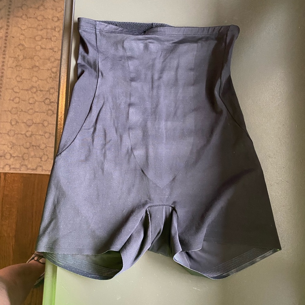 Black shape wear shorts